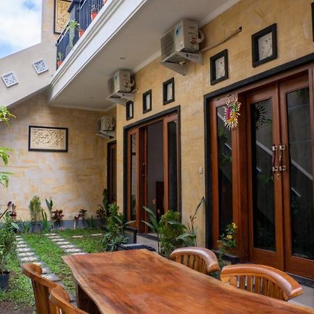 Sr Caviar Guest House Canggu Exterior photo